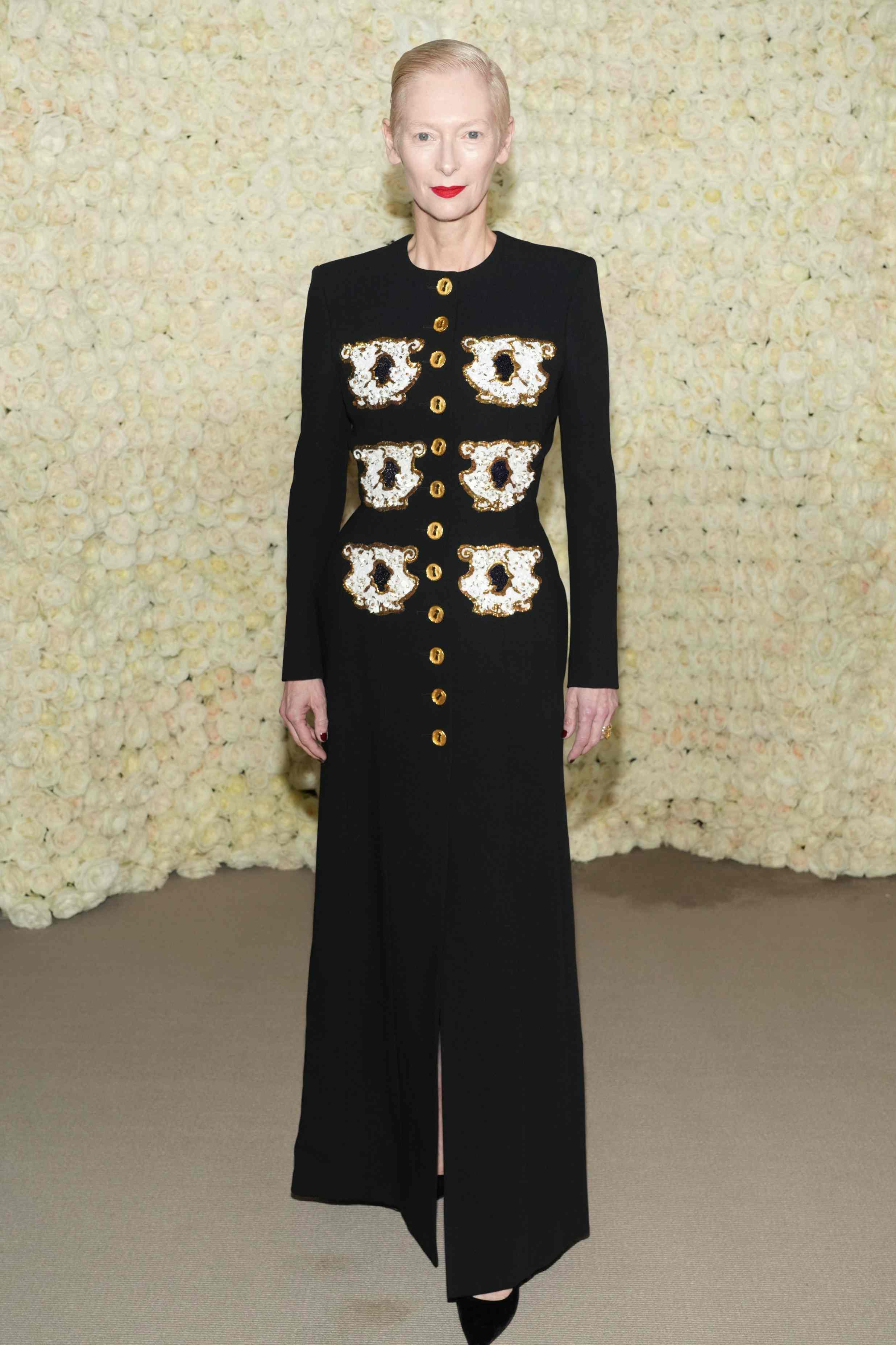 Tilda swinton wore schiaparelli RTW fw22