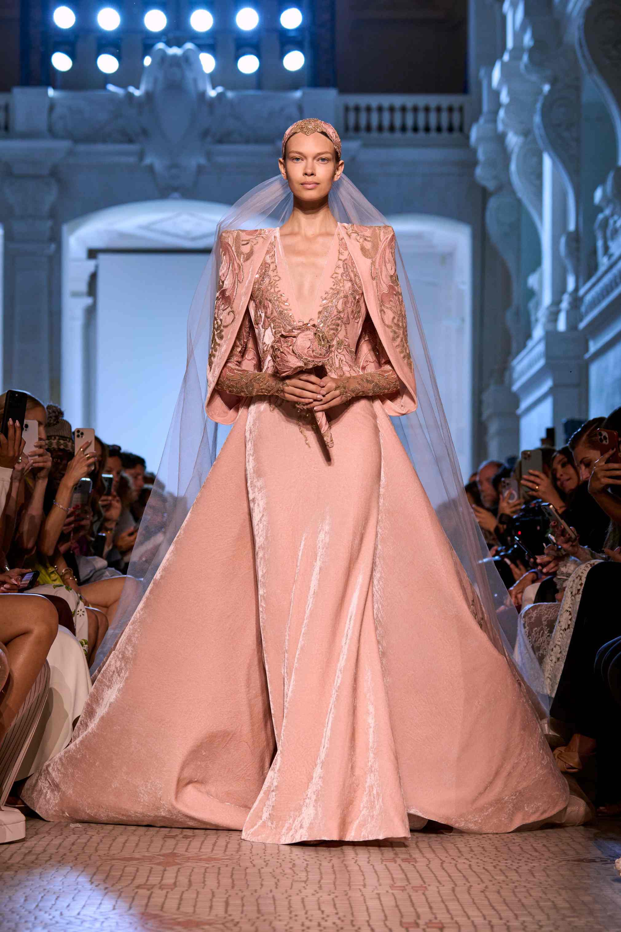 ELIE SAAB Haute Couture Fall Winter 2023, A GLAMOUR OF YORE