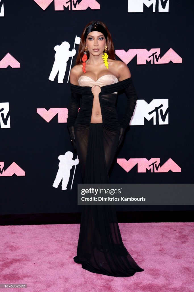 Schiaparelli dress anitta