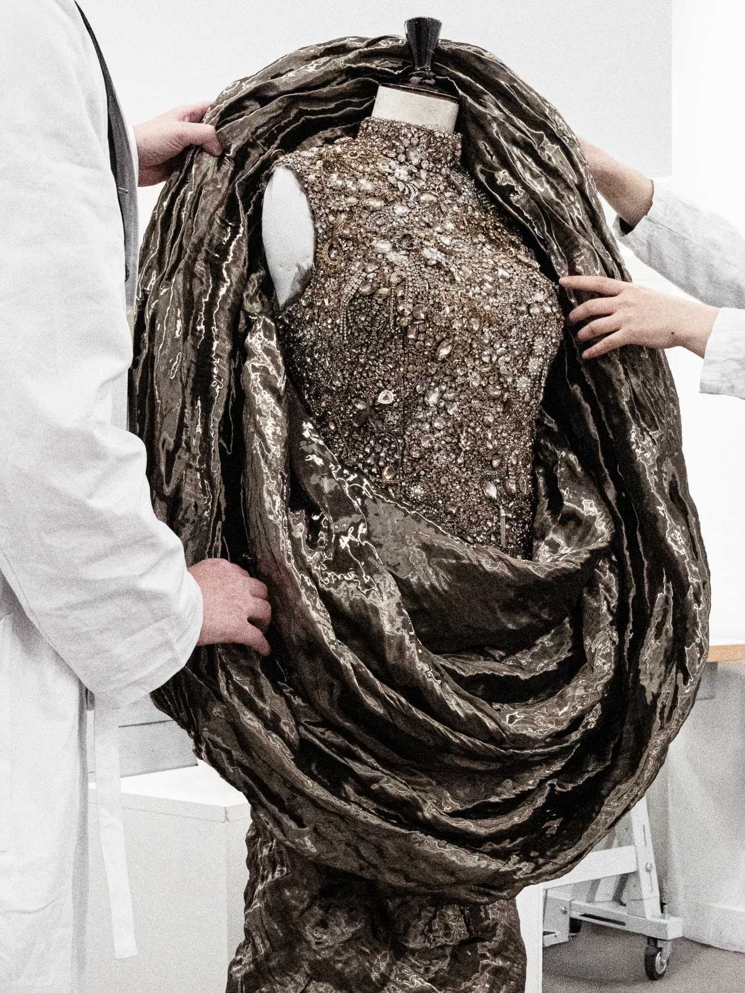 ミシェルマカロン Rady バックリボン Rihanna walks the #metgala red carpet wearing Maison Margiela ✨