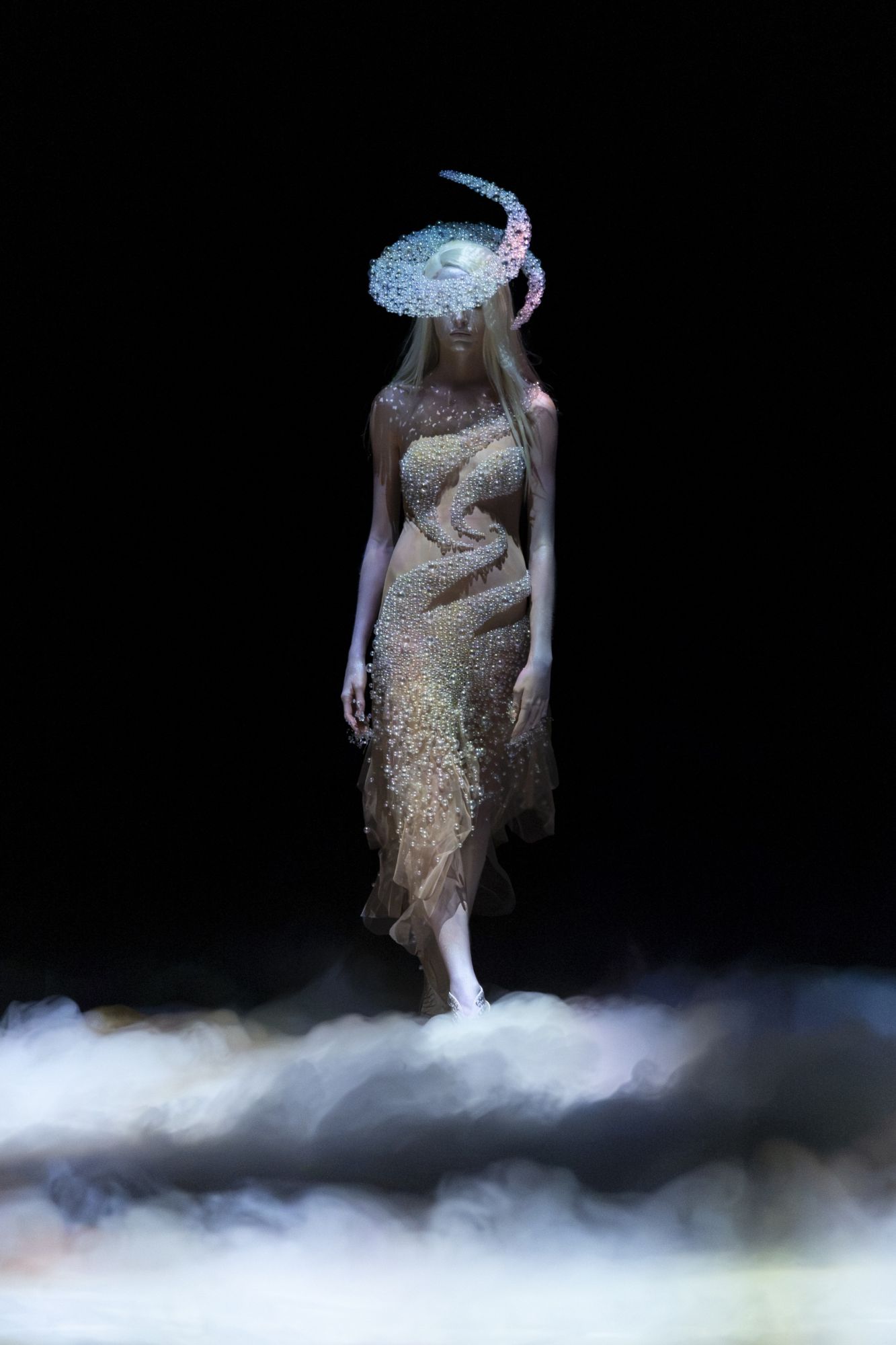 のんのcouture プロフ更新 Iris Van Herpen Fall/Winter 2026-2027 at Paris Couture Week